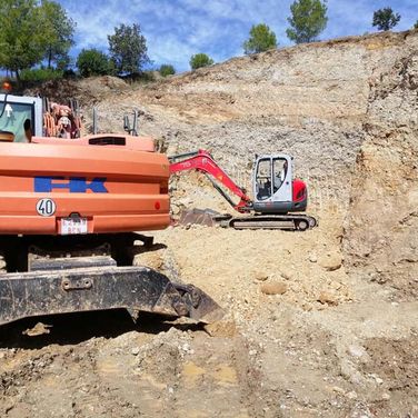 Excavacions i Enderrocs Serma Excavaciones con maquinaria